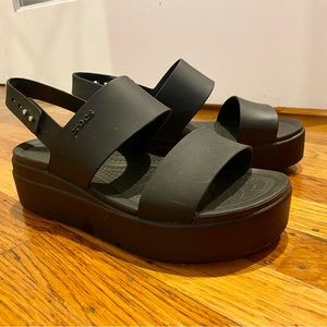 Crocs Brooklyn Low Wedge Platform Sandals